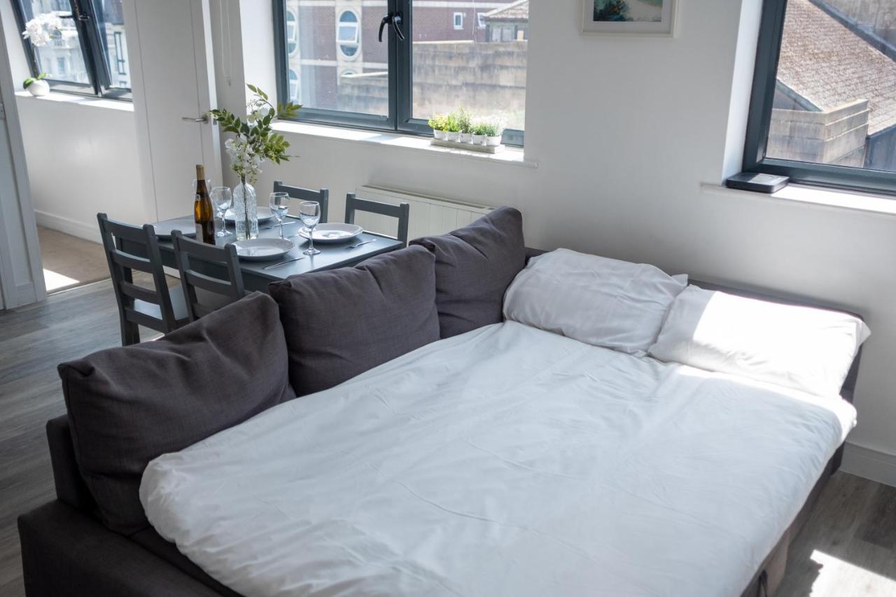 Modern One Bedroom Apartment In Town Centre & 4 Min To The Beach Борнмут Экстерьер фото